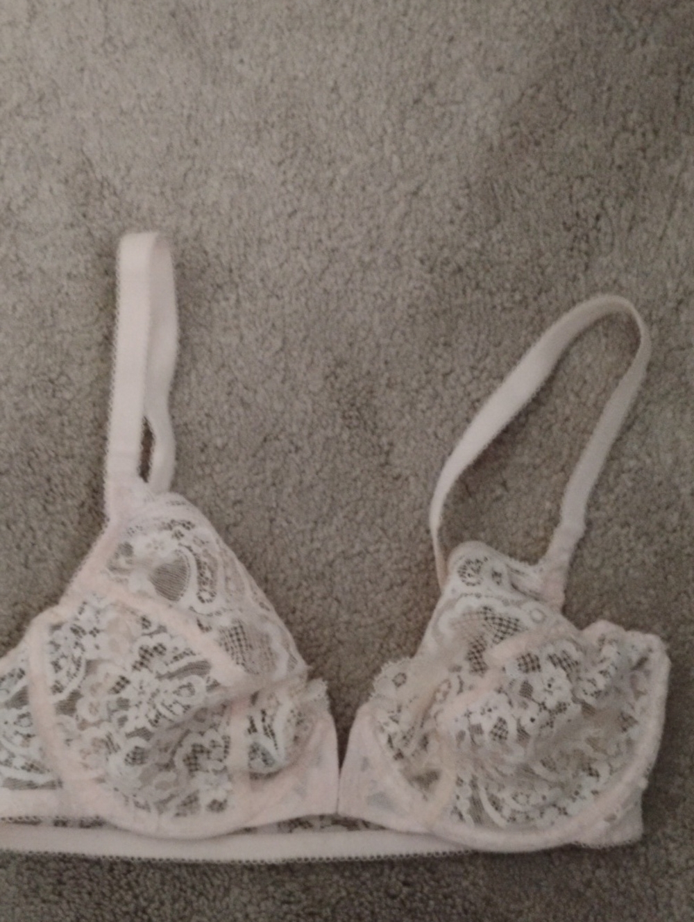 Wacoal Sheer Lace Underwire Bra in Pale Pink. 32 c.  Perfect Condition